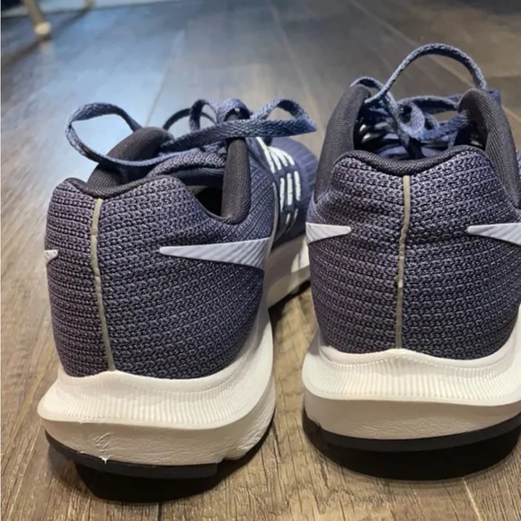 Nike shoes - Picture 3 of 6